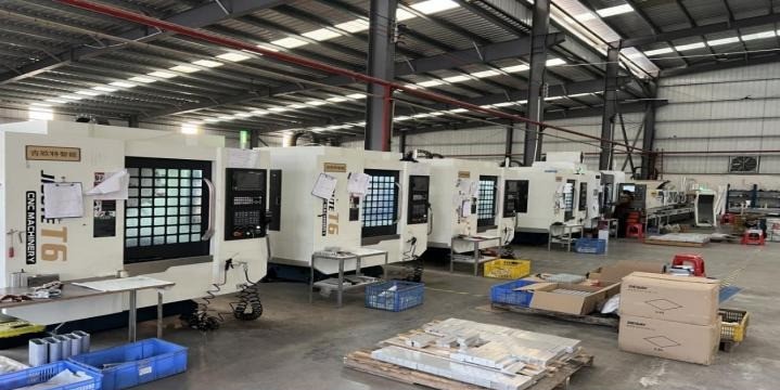 T6 / 850 machining-center area — Original company profile photograph